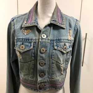 This woman’s denim jacket measures 17” across the back from shoulder to shoulder